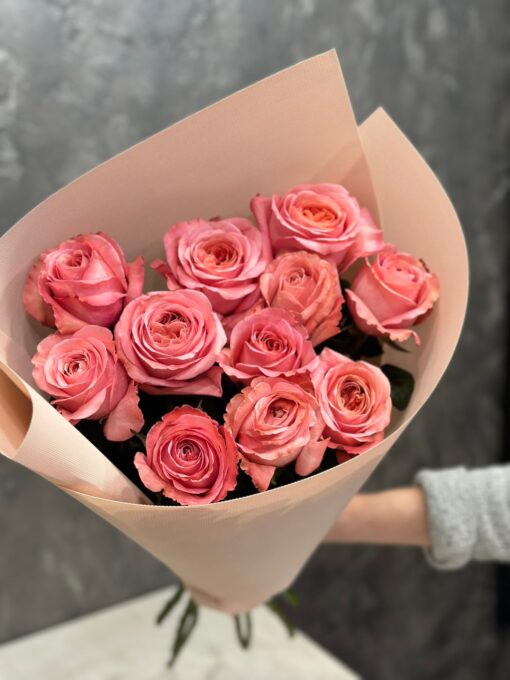 Букет з 11 піоноподібних троянд "Pink Expression" Еквадор