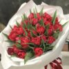 Букет з 35 червоних тюльпанів «Magic price»