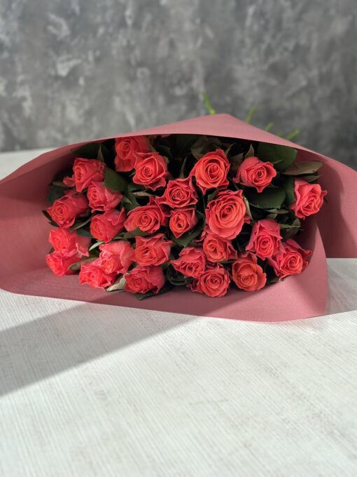 Букет з 25 троянд "Tacazzi" 70 см