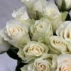 Букет з 19 білих троянд 