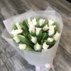 Букет з 15 або 25 білих тюльпанів 