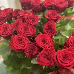 Букет з 15 червоних троянд "Red Naomi" 80 см