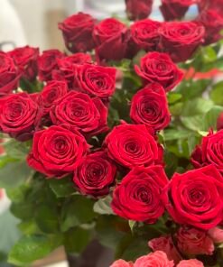 Букет з 15 червоних троянд "Red Naomi" 80 см
