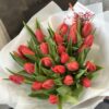 Букет з 15 або 25 червоних тюльпанів 
