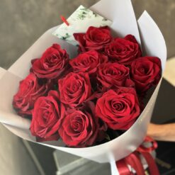 Букет з 11 червоних троянд "Explorer" Еквадор 60 см