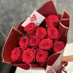 Букет з 11 червоних троянд "Red Naomi" 70 см