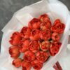 Букет з 19 червоних піонопобіних тюльпанів