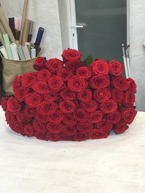 Букет з 55 червоних троянд "Red Naomi" 70 см