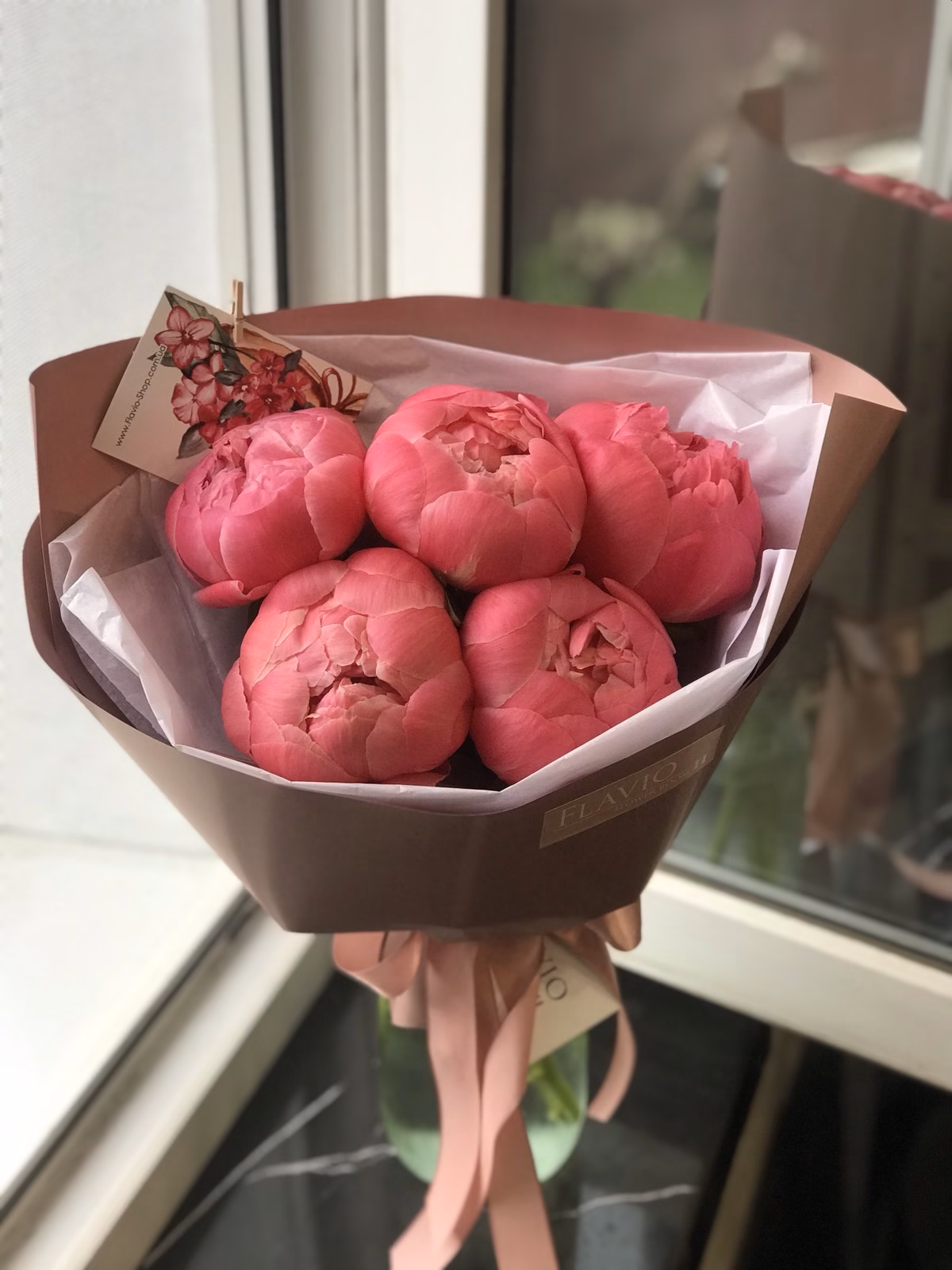 Букет з 5 або 9 Півоній "Coral Charm”