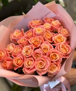 Букет з 25 коралових троянд "Міс Піггі" 50 см