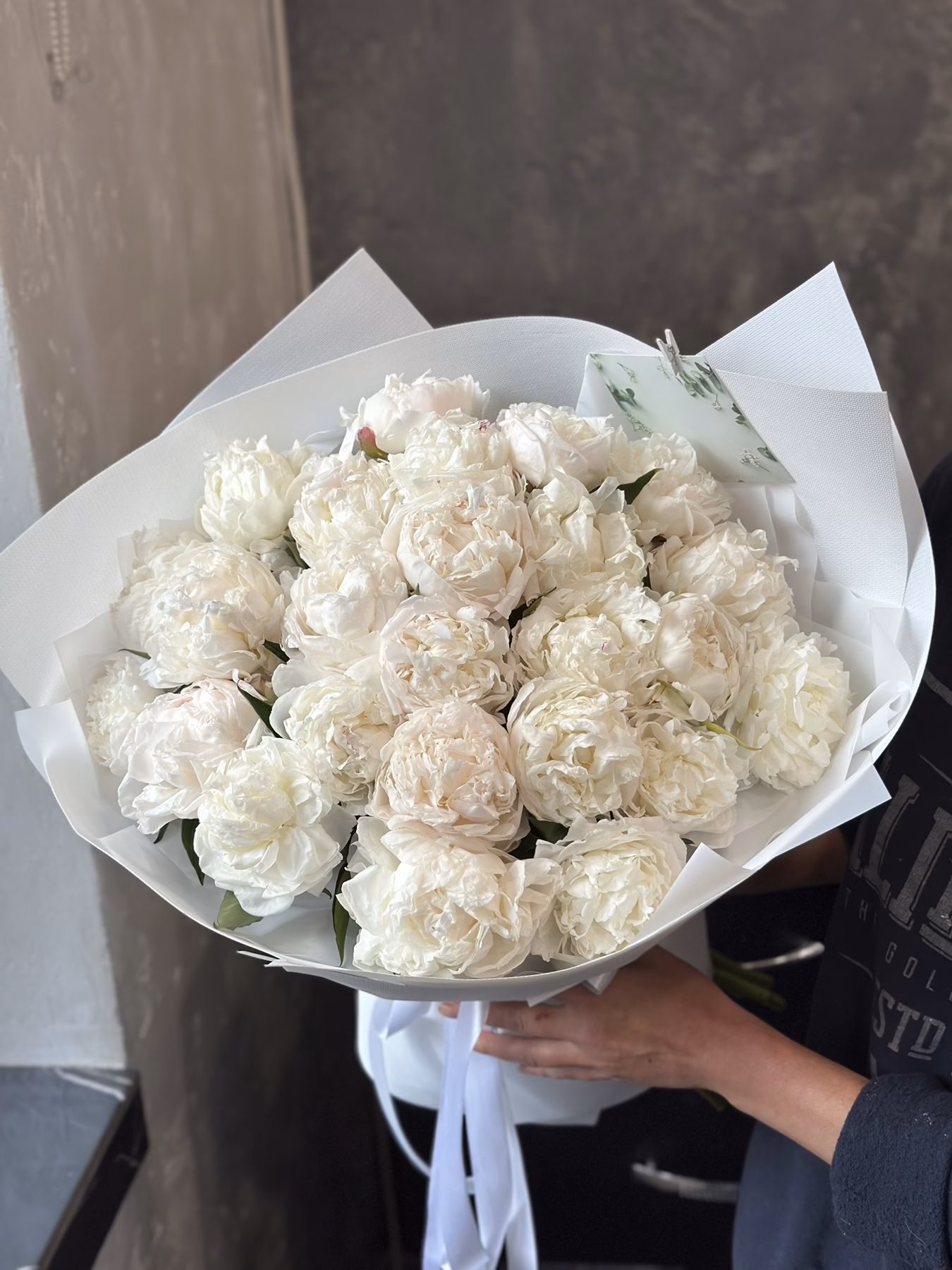 Букет з 25 Півоній "Shirley Temple"