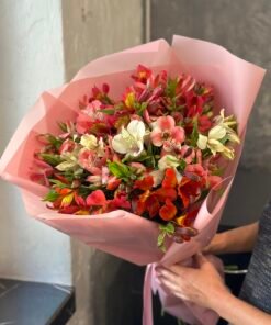 Букет з 19 гілок Альстромерії