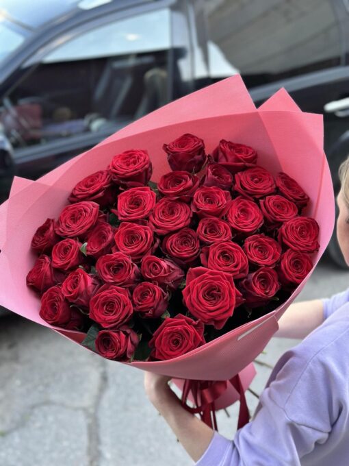 Букет з 41 червоних троянд "Red Naomi" 70 см