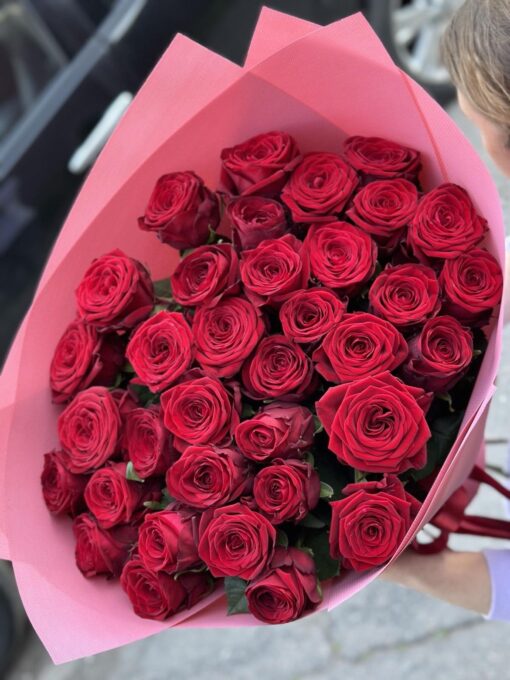 Букет з 41 червоних троянд "Red Naomi" 70 см