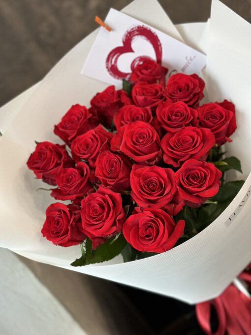 Букет з 19 червоних троянд "Red Eagle" 70 см
