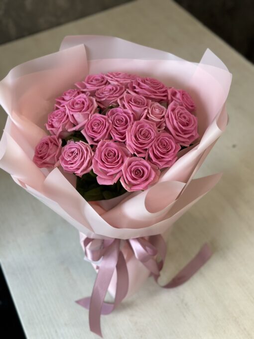 Букет з 19 рожевих троянд "Aqua" 40 см