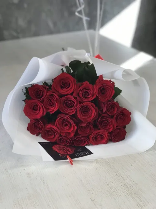 Букет з 15 червоних троянд "Red Eagle" 60 см