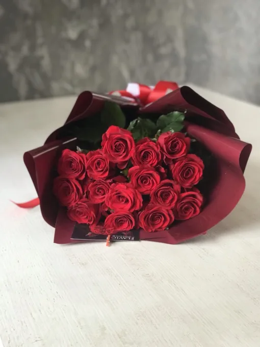 Букет з 11 червоних троянд "Red Eagle" 60 см