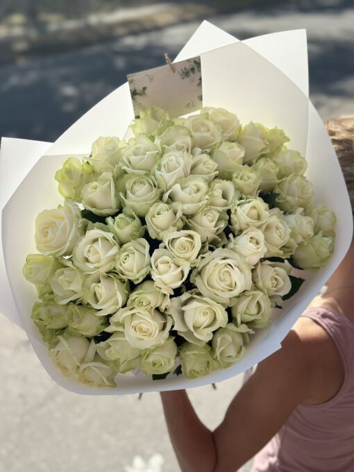 Букет з 51 білої троянди Аваланч 60 см