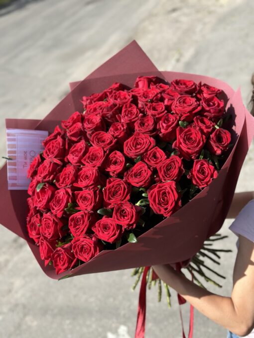 Букет з 51 червоної троянди "Red Naomi" 60 см