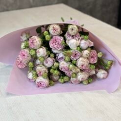 Букет з 7 або 11 гілок кущових троянд "Blossom Bubbles"