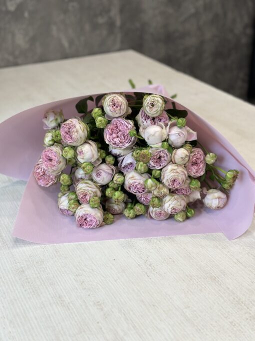 Букет з 7 або 11 гілок кущових троянд "Blossom Bubbles"