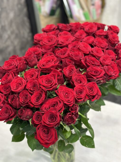 Букет з 35 або 51 червоних троянд "Red Naomi" 60 см