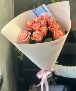Букет з 9 коралових троянд "Міс Піггі" 80 см