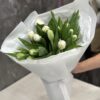 Букет з 15 або 25 білих піоноподібних тюльпанів