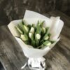 Букет з 11 білих тюльпанів