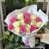 Букет з 15 білих та рожевих троянд 60 см