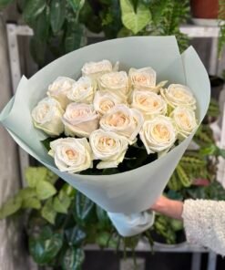 Букет з 7 або 15 піоноподібних троянд "White O'Hara"