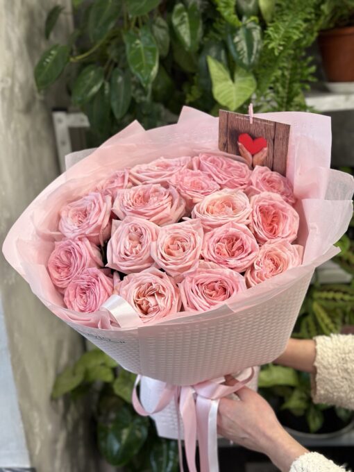 “VIP Parfume” Букет з 15 або 21 піоноподібних троянд "Pink O'Hara"