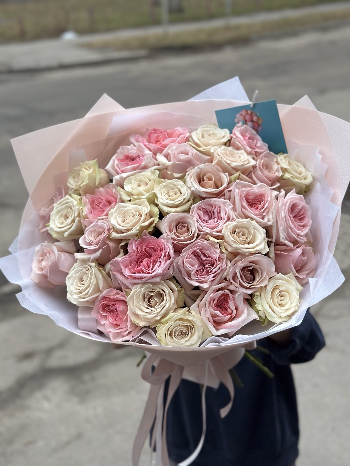 “Exclusive Pastel Mix” Букет з 15, 25 або 51 троянд Еквадор
