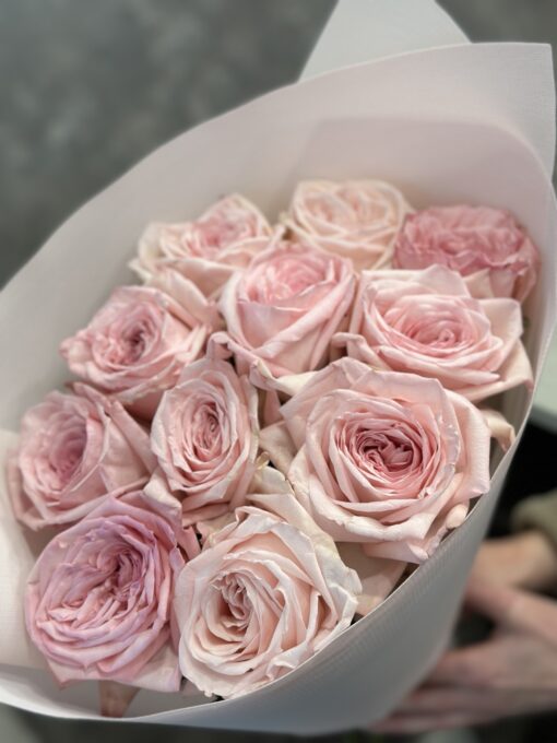 “VIP Parfume” Букет з 11 піоноподібних троянд "Pink O'Hara"