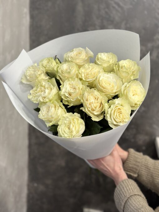Букет з 15 білих троянд "Mondial" Еквадор 60см
