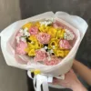 Букет з піоноподібними тюльпанами, нарциссами та аліумом #223