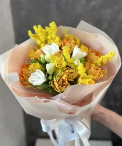 Букет з піоноподібними тюльпанами, нарцисами та мімозою #229