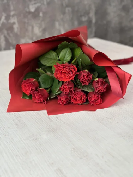 Букет з 9 червоних троянд “Ельторо” 60 см