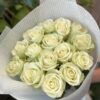Букет з 15 білих троянд 