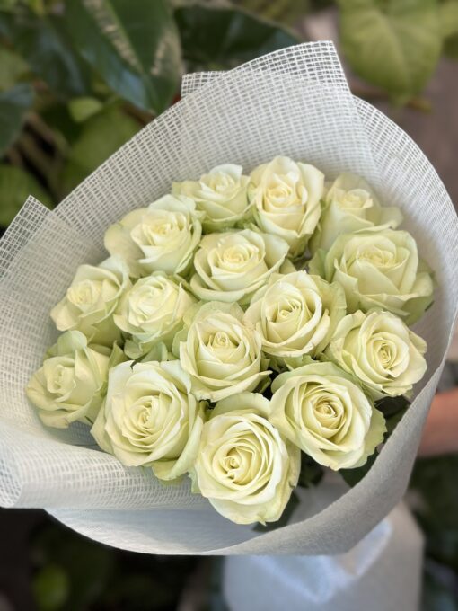 Букет з 15 білих троянд "Noelle"