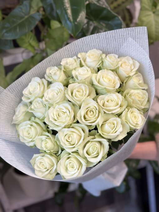 Букет з 25 білих троянд "Noelle"