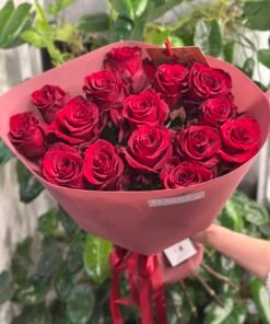 Букет з 15 червоних троянд "Explorer" Еквадор 80 см