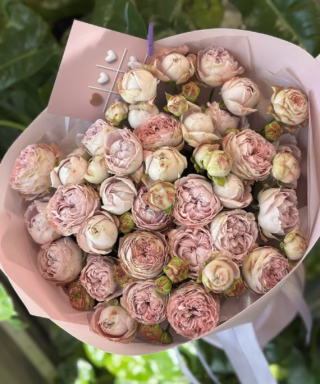 Букет з 9 гілок кущових троянд "Blossom Bubbles"