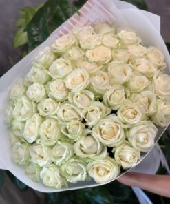 Букет з 51 білої троянди Аваланч 70 см