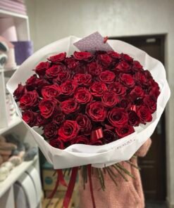 Букет з 51 червоних троянд "Explorer" Еквадор 70 см