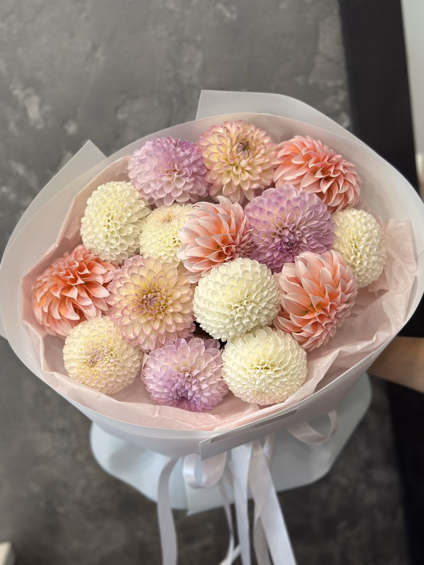 Букет з 15 Жоржин Pastel