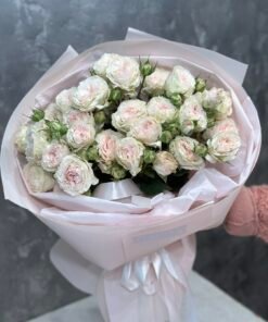 Букет з 9 гілок піоноподібних кущових троянд «Be True»