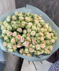 Букет з 25 гілок кущових троянд "Fibonacci Yantra"