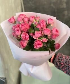 Букет з 5 гілок кущових троянд "Giselle"